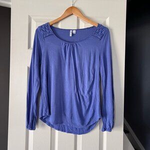 ELLE Women’s Periwinkle Blue Long Sleeve Top Textured Yoke Detail Size M